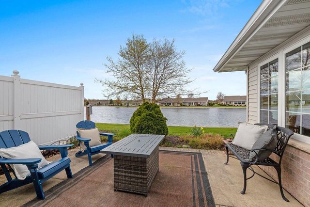 1692 TWIN LAKES CIRCLE, Green Bay, WI 54311