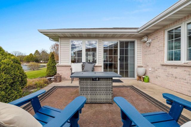 1692 TWIN LAKES CIRCLE, Green Bay, WI 54311