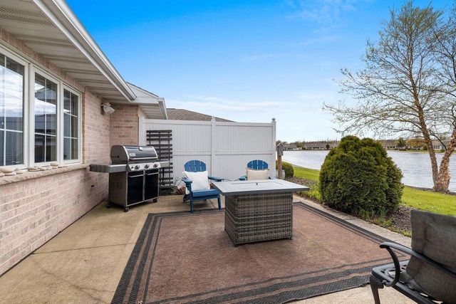 1692 TWIN LAKES CIRCLE, Green Bay, WI 54311