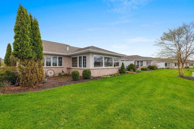 1692 TWIN LAKES CIRCLE, Green Bay, WI 54311