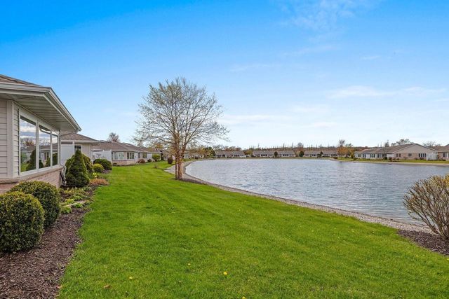 1692 TWIN LAKES CIRCLE, Green Bay, WI 54311