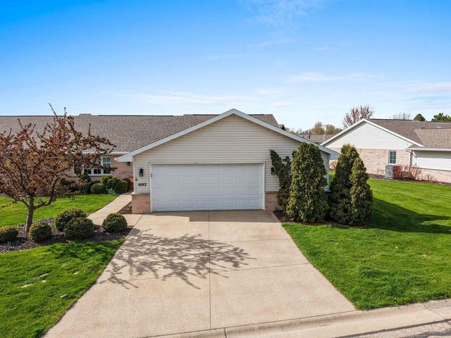 1692 TWIN LAKES CIRCLE, Green Bay, WI 54311