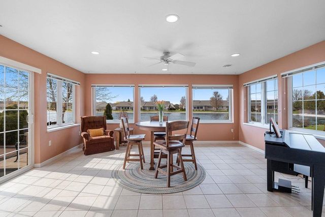 1692 TWIN LAKES CIRCLE, Green Bay, WI 54311