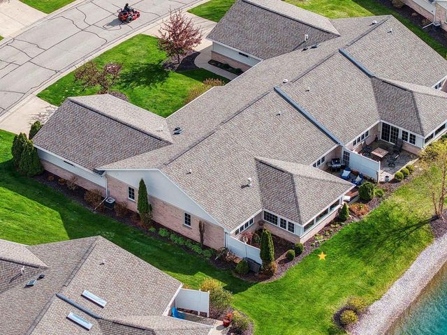 1692 TWIN LAKES CIRCLE, Green Bay, WI 54311