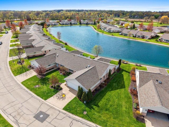 1692 TWIN LAKES CIRCLE, Green Bay, WI 54311