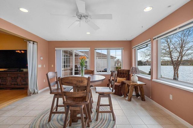 1692 TWIN LAKES CIRCLE, Green Bay, WI 54311