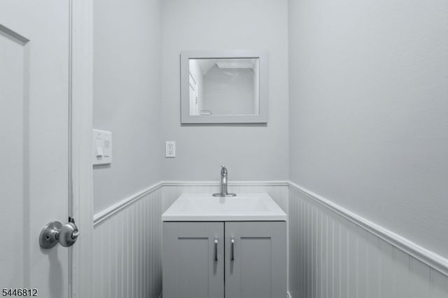 526 S Clinton St, East Orange City, NJ 07018