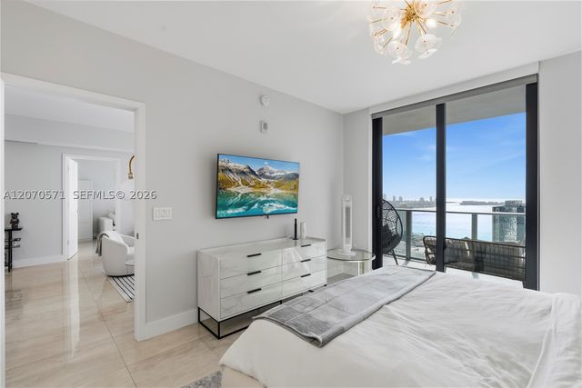 1010 Brickell Ave 3903, Miami, FL 33131