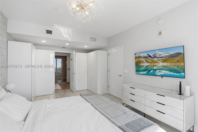1010 Brickell Ave 3903, Miami, FL 33131