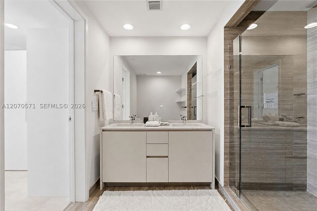 1010 Brickell Ave 3903, Miami, FL 33131