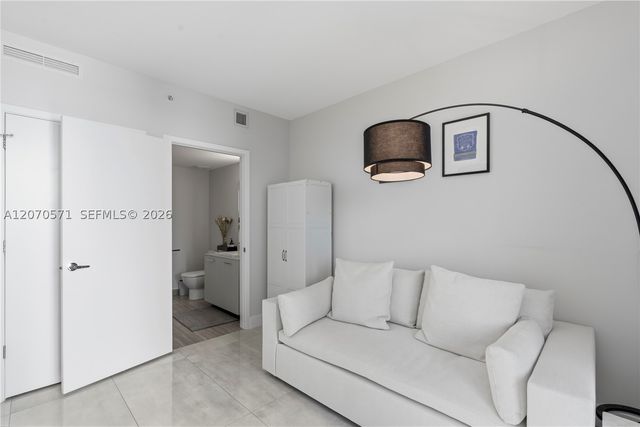 1010 Brickell Ave 3903, Miami, FL 33131
