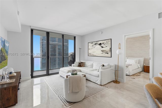1010 Brickell Ave 3903, Miami, FL 33131