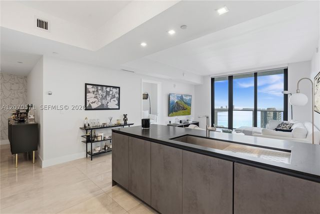 1010 Brickell Ave 3903, Miami, FL 33131