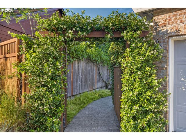 21370 HORTON Ct, West Linn, OR 97068