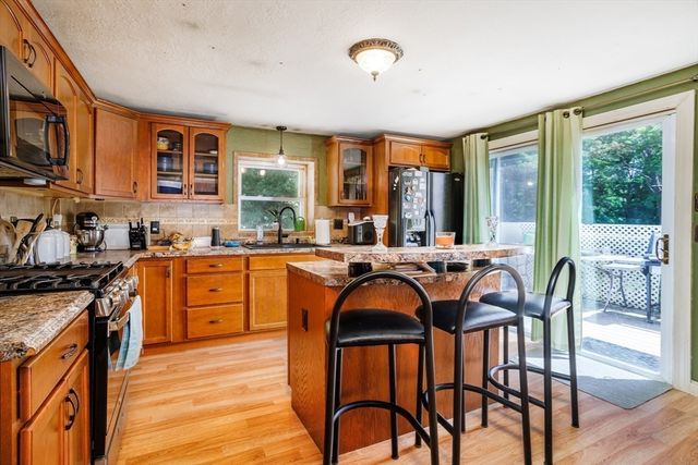 148 Pond St, Leominster, MA 01453