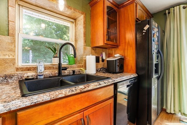 148 Pond St, Leominster, MA 01453