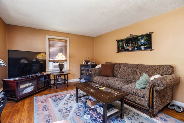 148 Pond St, Leominster, MA 01453