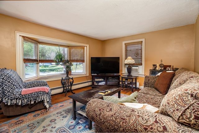 148 Pond St, Leominster, MA 01453