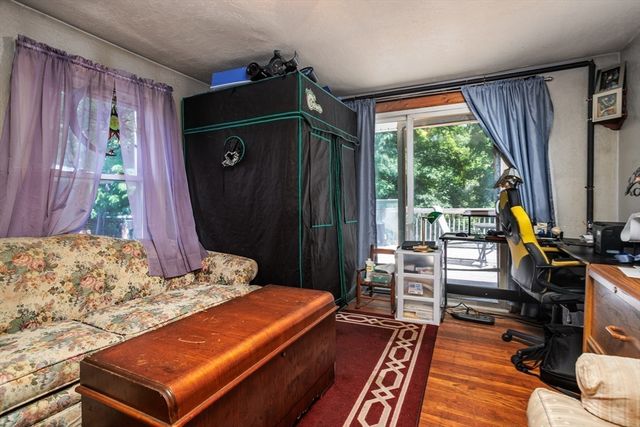 148 Pond St, Leominster, MA 01453