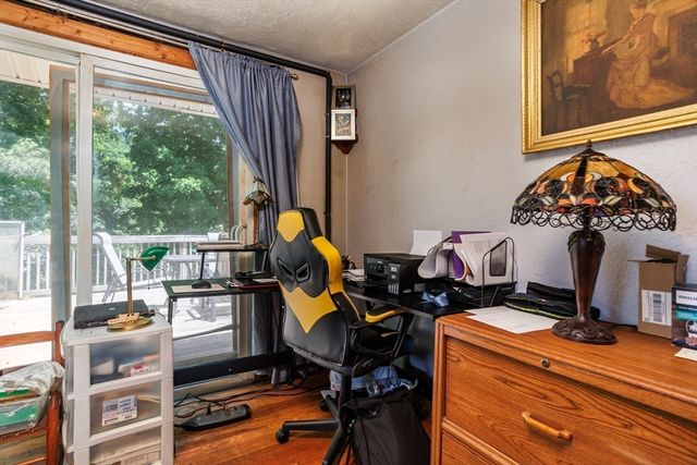 148 Pond St, Leominster, MA 01453