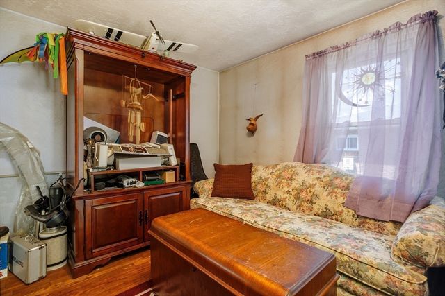 148 Pond St, Leominster, MA 01453