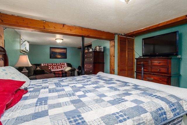 148 Pond St, Leominster, MA 01453