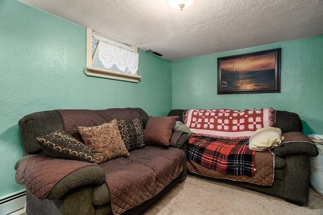148 Pond St, Leominster, MA 01453