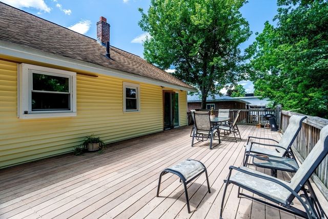 148 Pond St, Leominster, MA 01453