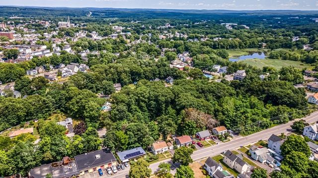148 Pond St, Leominster, MA 01453