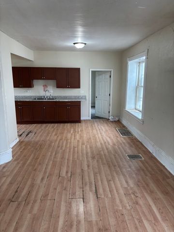 411 LEACH Avenue, Joliet, IL 60432