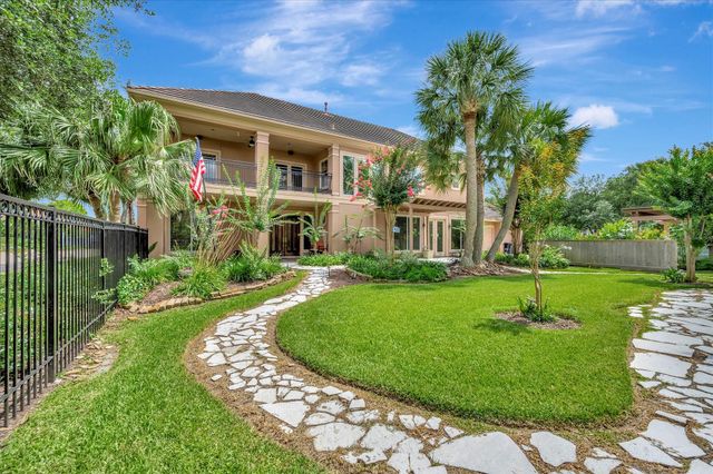604 Harborside Way, Kemah, TX 77565