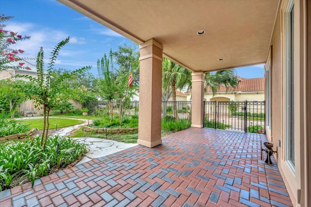 604 Harborside Way, Kemah, TX 77565