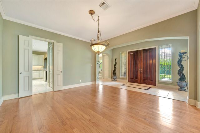604 Harborside Way, Kemah, TX 77565