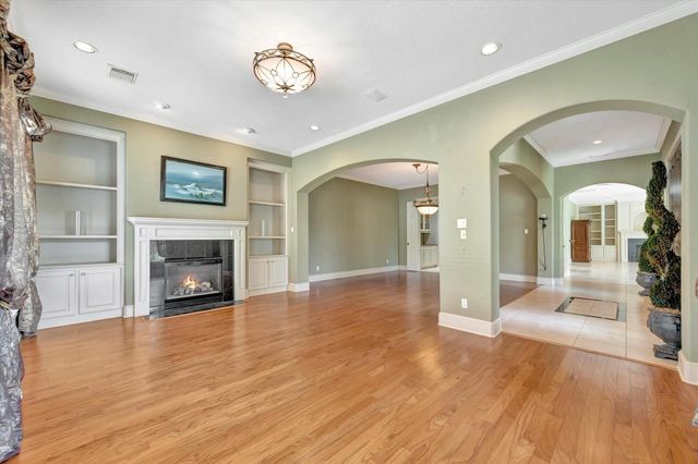 604 Harborside Way, Kemah, TX 77565