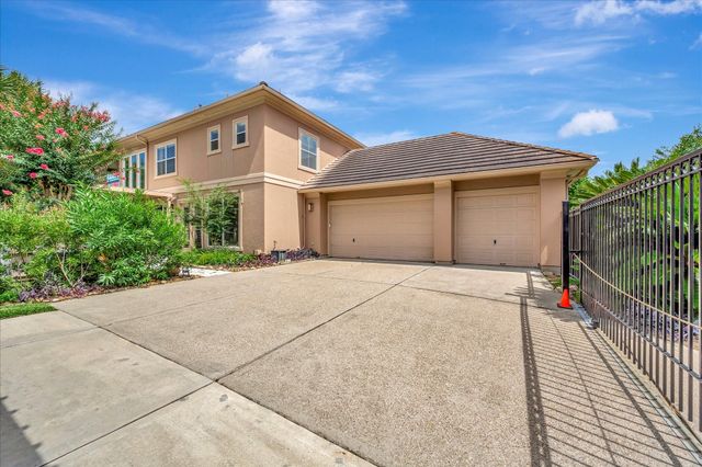 604 Harborside Way, Kemah, TX 77565