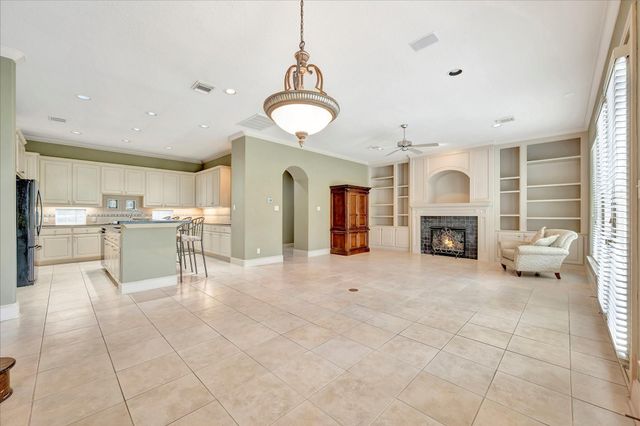 604 Harborside Way, Kemah, TX 77565