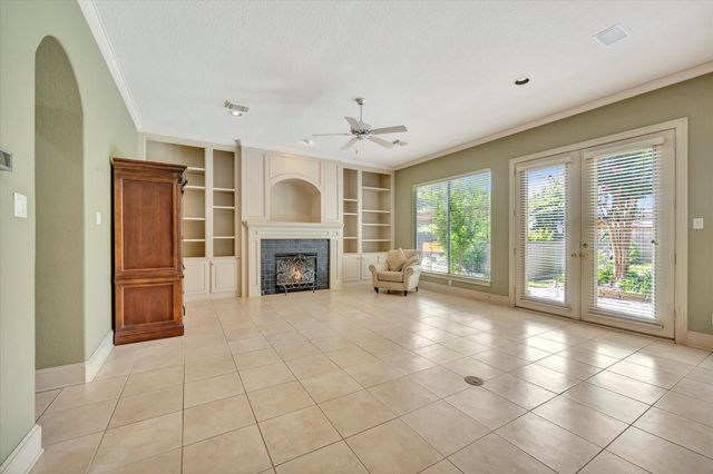 604 Harborside Way, Kemah, TX 77565