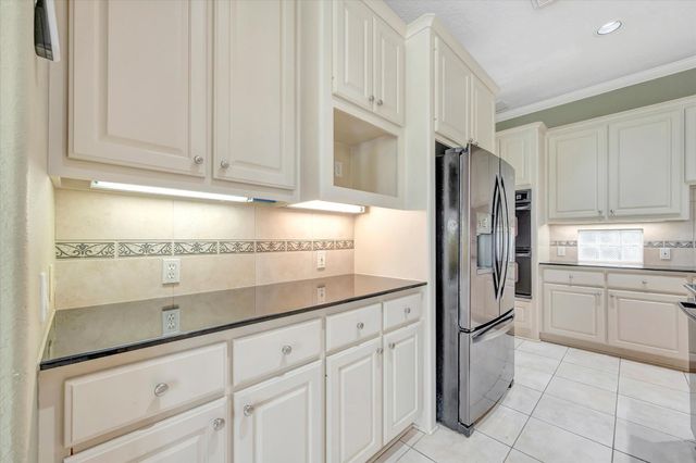 604 Harborside Way, Kemah, TX 77565