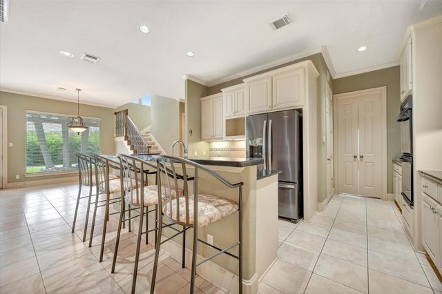 604 Harborside Way, Kemah, TX 77565