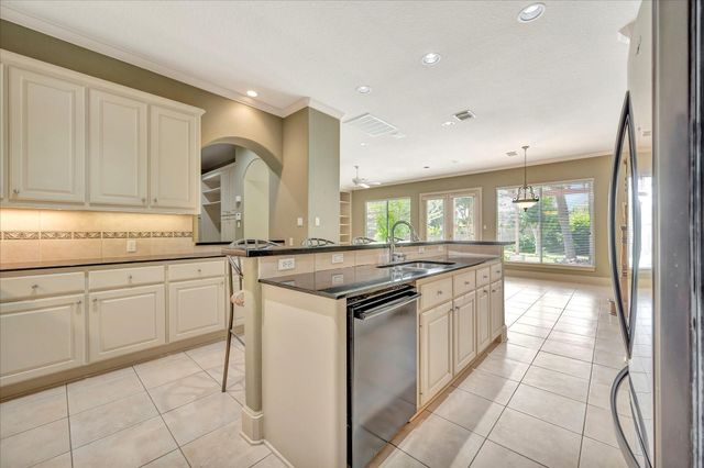 604 Harborside Way, Kemah, TX 77565
