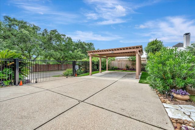 604 Harborside Way, Kemah, TX 77565