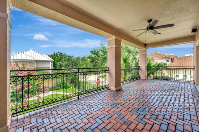 604 Harborside Way, Kemah, TX 77565