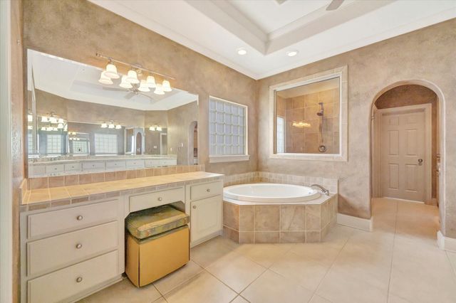 604 Harborside Way, Kemah, TX 77565