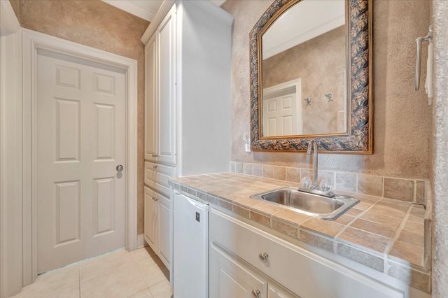 604 Harborside Way, Kemah, TX 77565