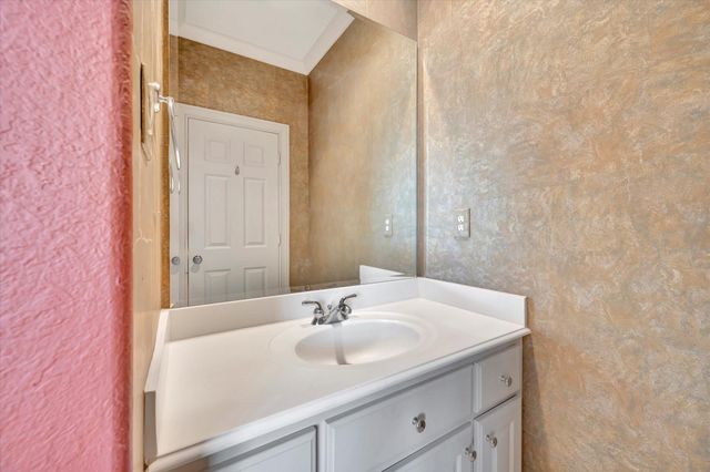 604 Harborside Way, Kemah, TX 77565