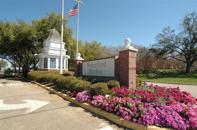 604 Harborside Way, Kemah, TX 77565