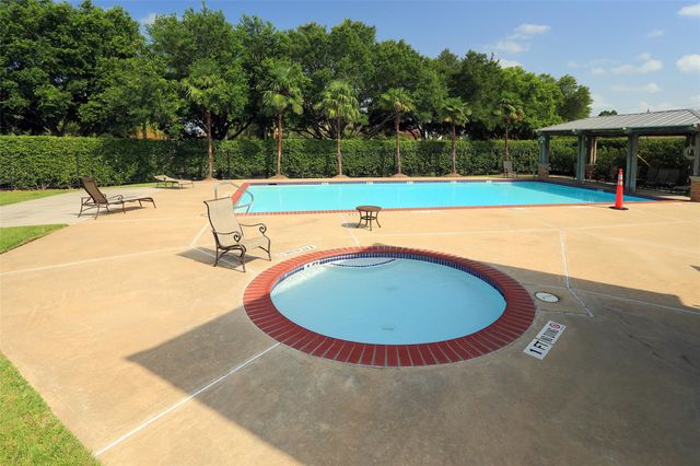 604 Harborside Way, Kemah, TX 77565