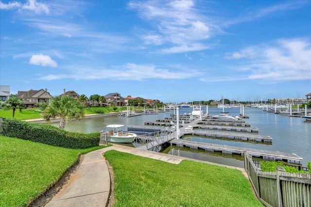 604 Harborside Way, Kemah, TX 77565