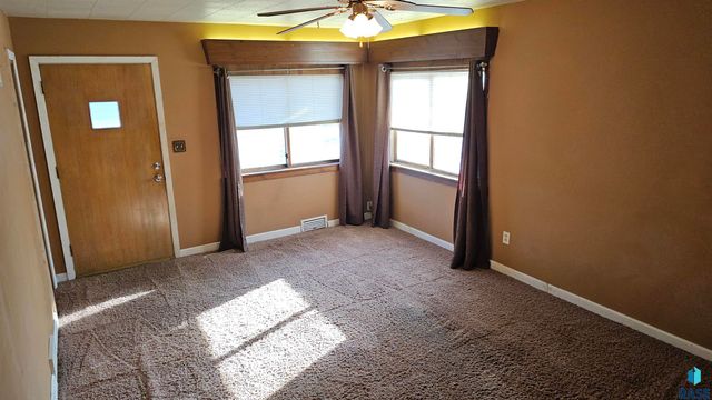 2421 S West Ave Avenue, Sioux Falls, SD 57105