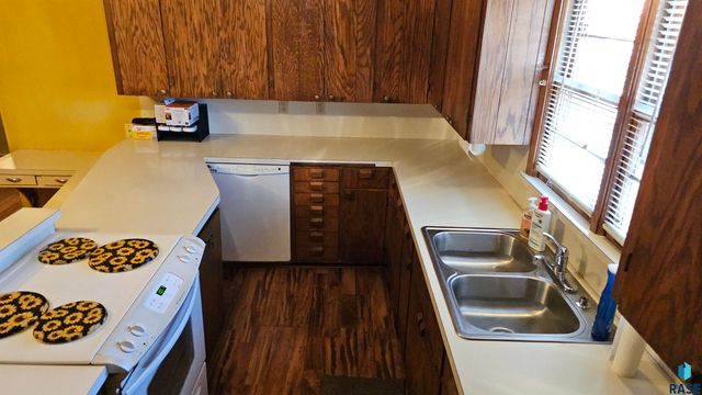 2421 S West Ave Avenue, Sioux Falls, SD 57105